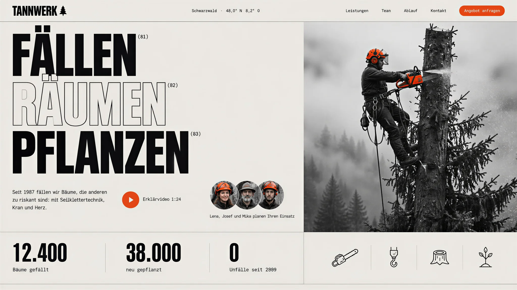 Mockup: sito di un'impresa forestale con una tipografia enorme, la foto in bianco e nero di un arboricoltore sull'albero con una motosega arancione, ritratti del team e numeri chiave.